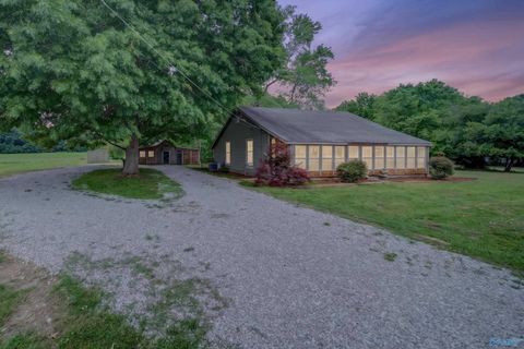 Homes For Sale - 628 Walt Campbell Road<br/> Hazel Green, AL 35750