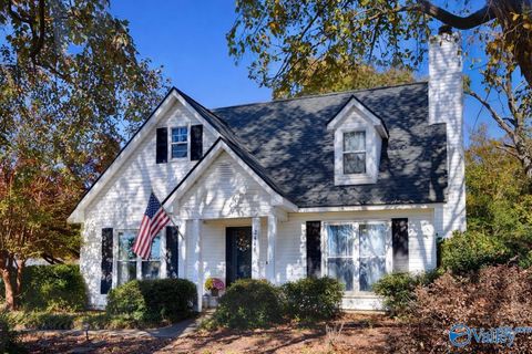 Photo of 2446 Clovis Road SW, Huntsville, AL 35803 (MLS # 21911275)