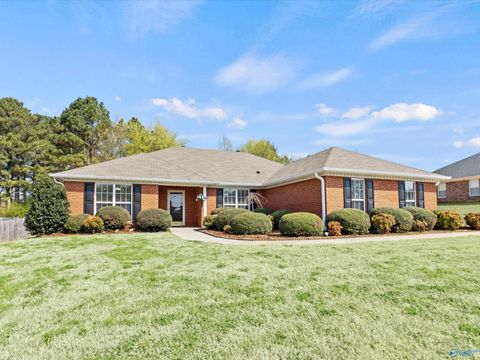 Homes For Sale - 109 Cedar Glen Drive<br/> Huntsville, AL 35811