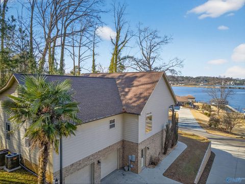 Homes For Sale - 1513 Wyeth Drive<br/> Guntersville, AL 35976