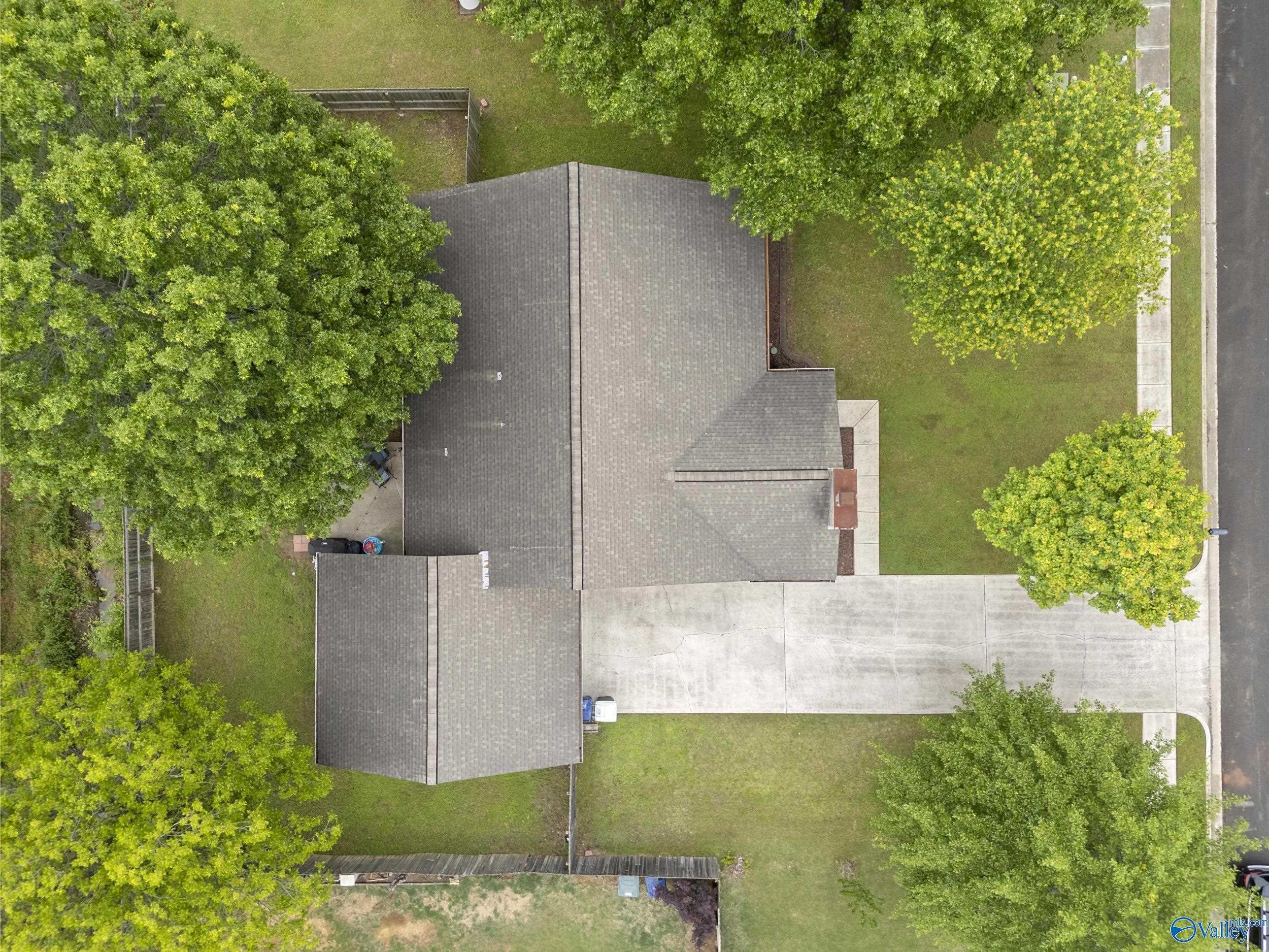 1097 Lyngate Drive, Huntsville, Alabama image 15