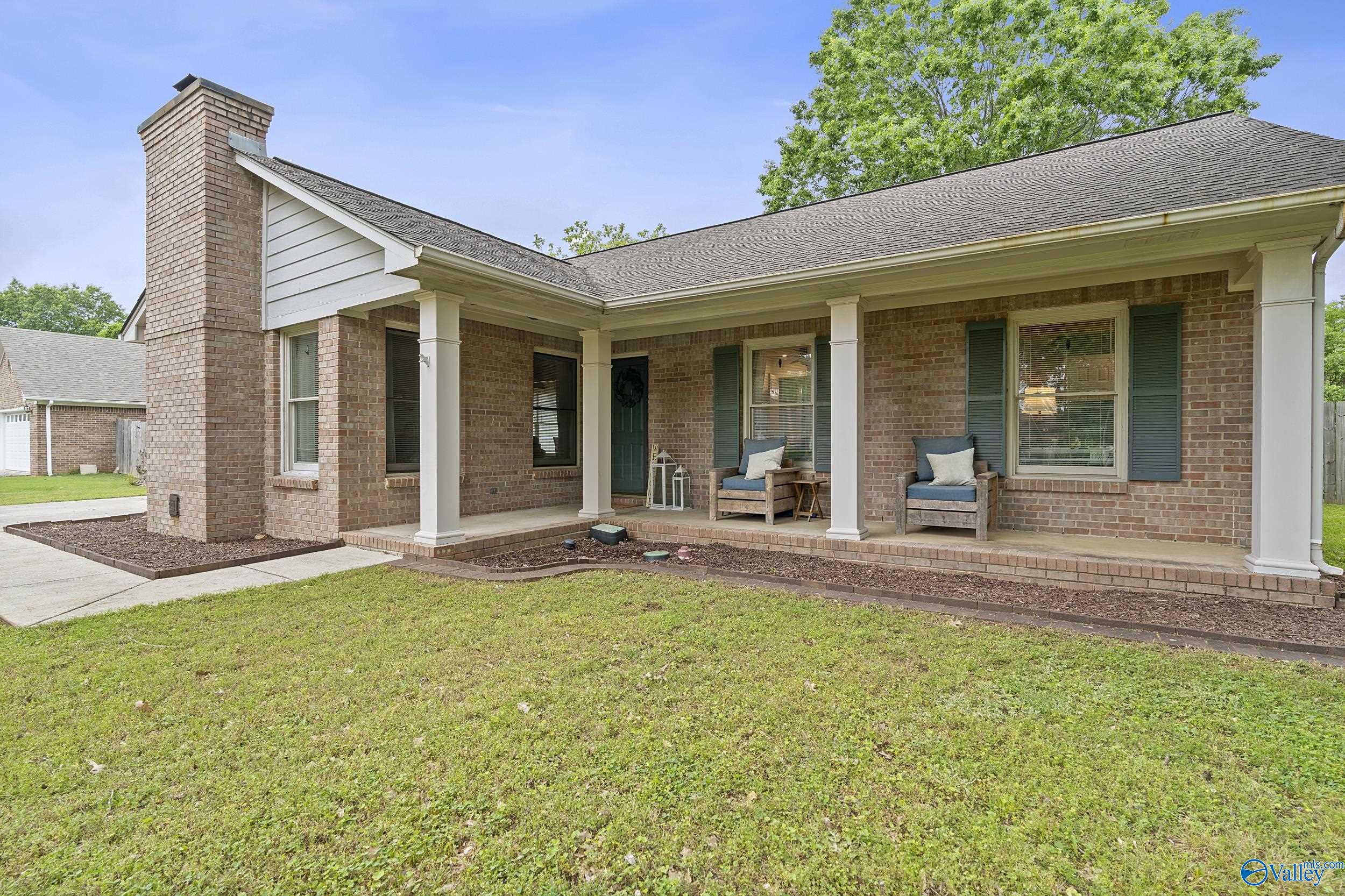 1097 Lyngate Drive, Huntsville, Alabama image 2