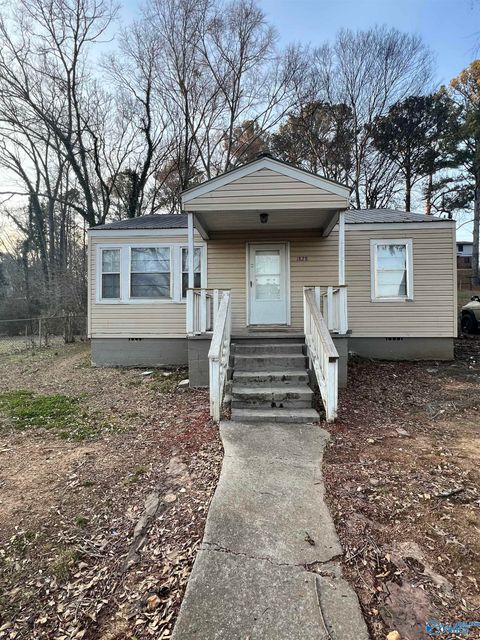 Photo of 1828 Rayburn Avenue, Guntersville, AL 35976 (MLS # 21909555)