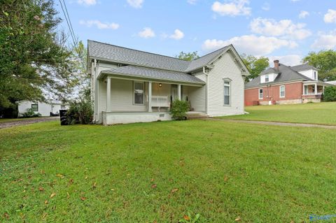 Homes For Sale - 214 Washington Street<br/> Fayetteville, TN 37334