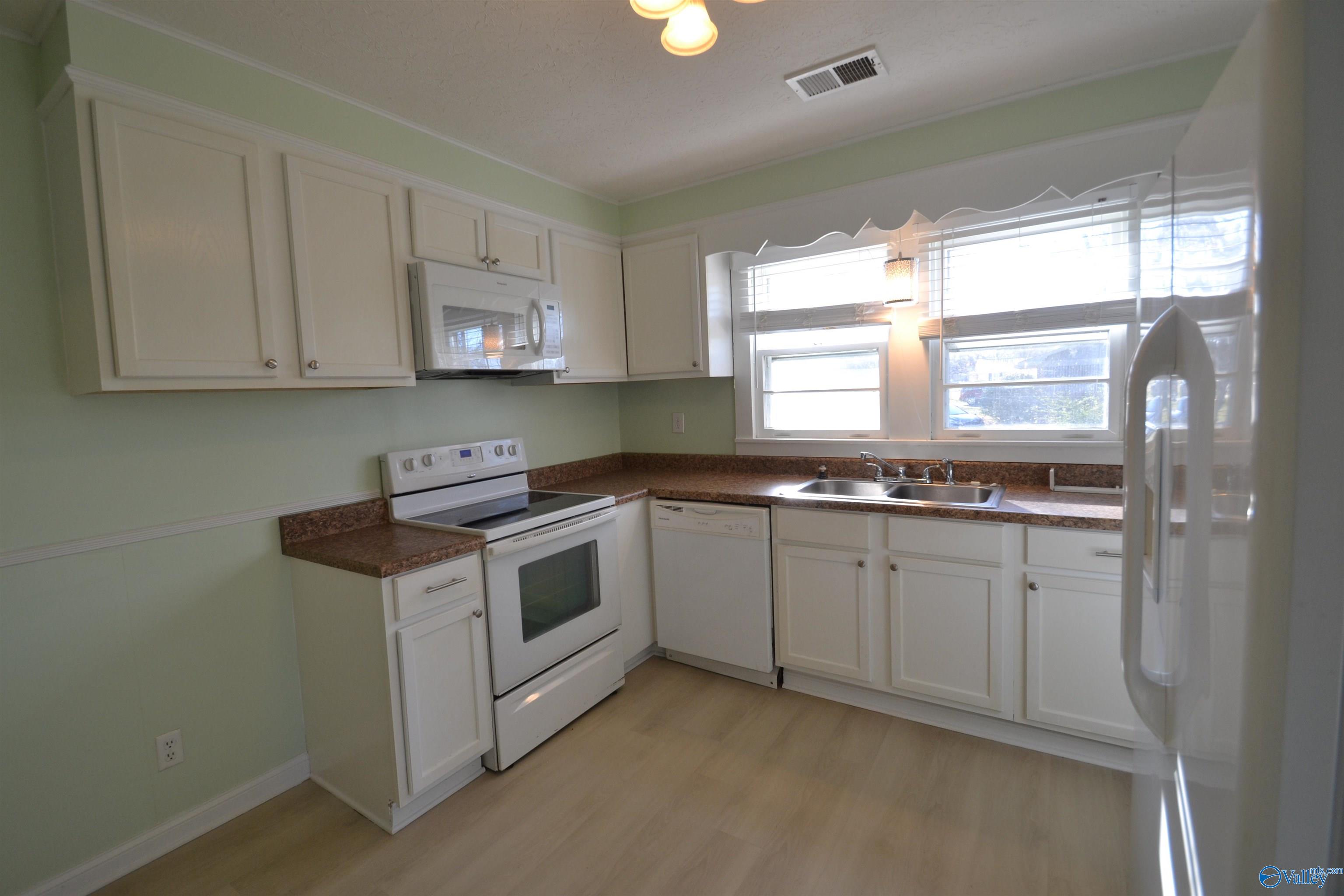 917 Nelson Road, Albertville, Alabama image 4