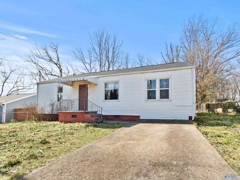 Photo of 2502 Hill Street NW, Huntsville, AL 35810 (MLS # 21909709)