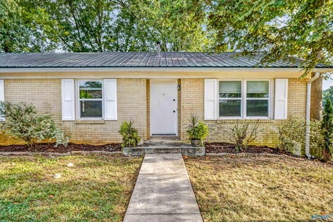 Homes For Sale - 3813 SW Belvoir Drive<br/> Madison County, Huntsville, AL 35805