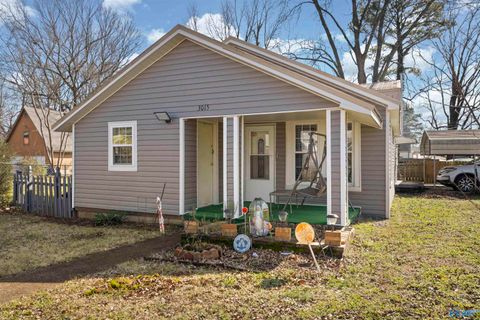 Photo of 3015 6th Avenue SW, Huntsville, AL 35805 (MLS # 21909858)