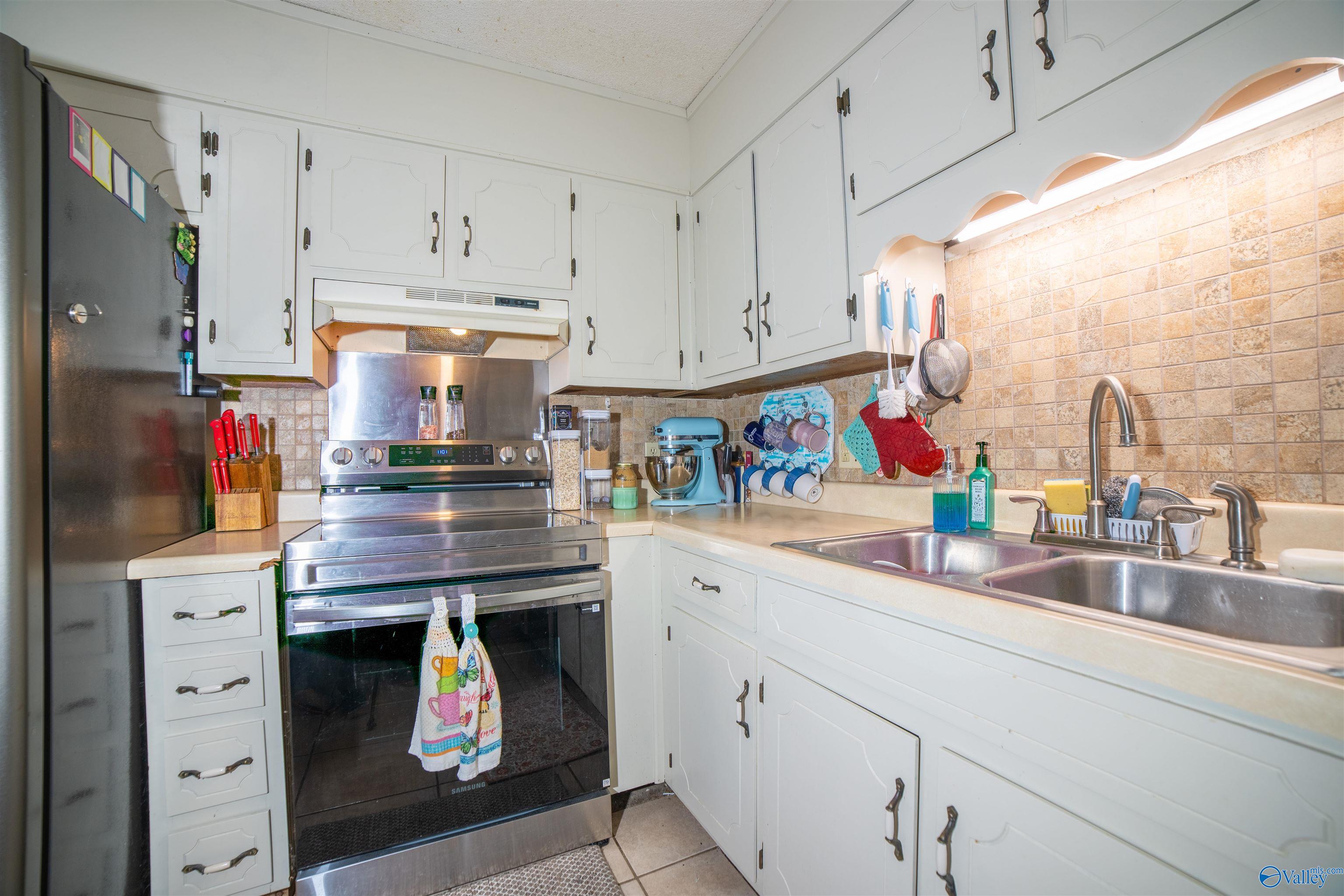 1219 NW Laquita Drive