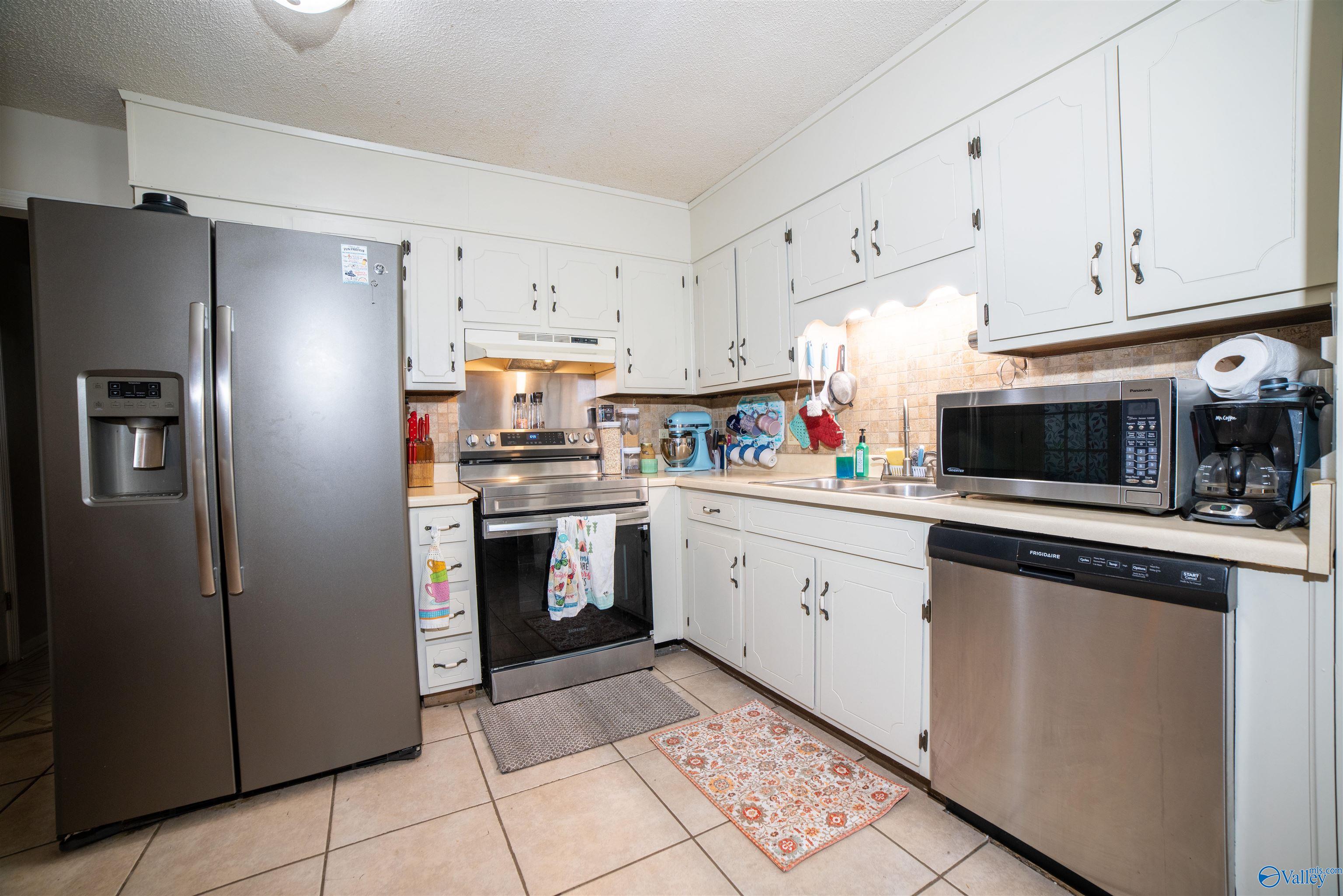 1219 NW Laquita Drive