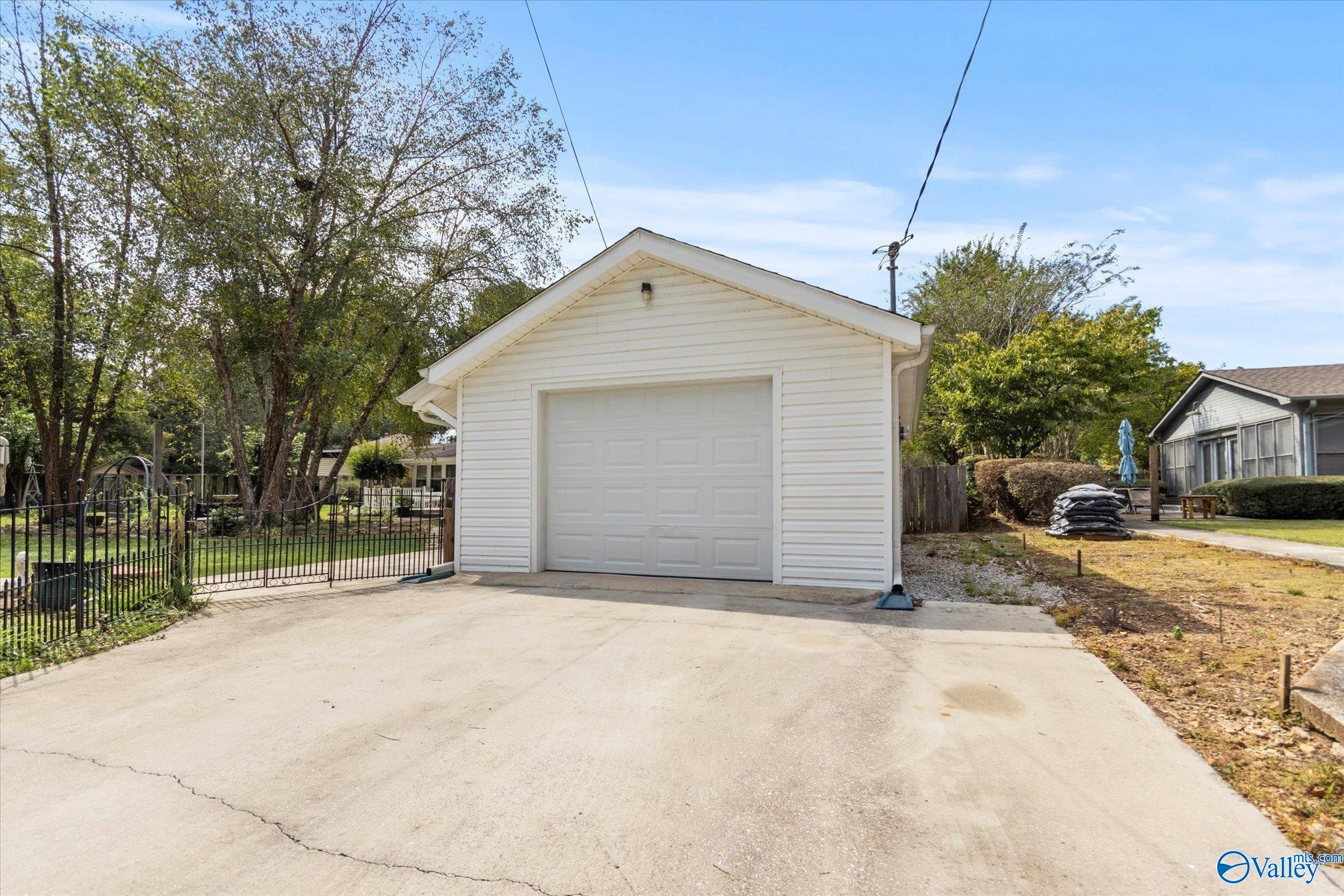 2209 College Street, Decatur, Alabama image 29