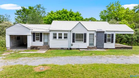 Photo of 4968 County Road 27, Fort Payne, AL 35968 (MLS # 21917308)