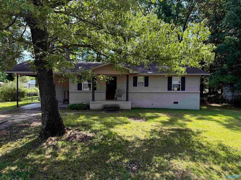 Photo of 1802 Emanuel Avenue, Gadsden, AL 35904 (MLS # 21917147)