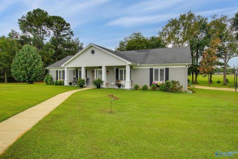 Homes For Sale - 306 Fern Court<br/> Moulton, AL 35650