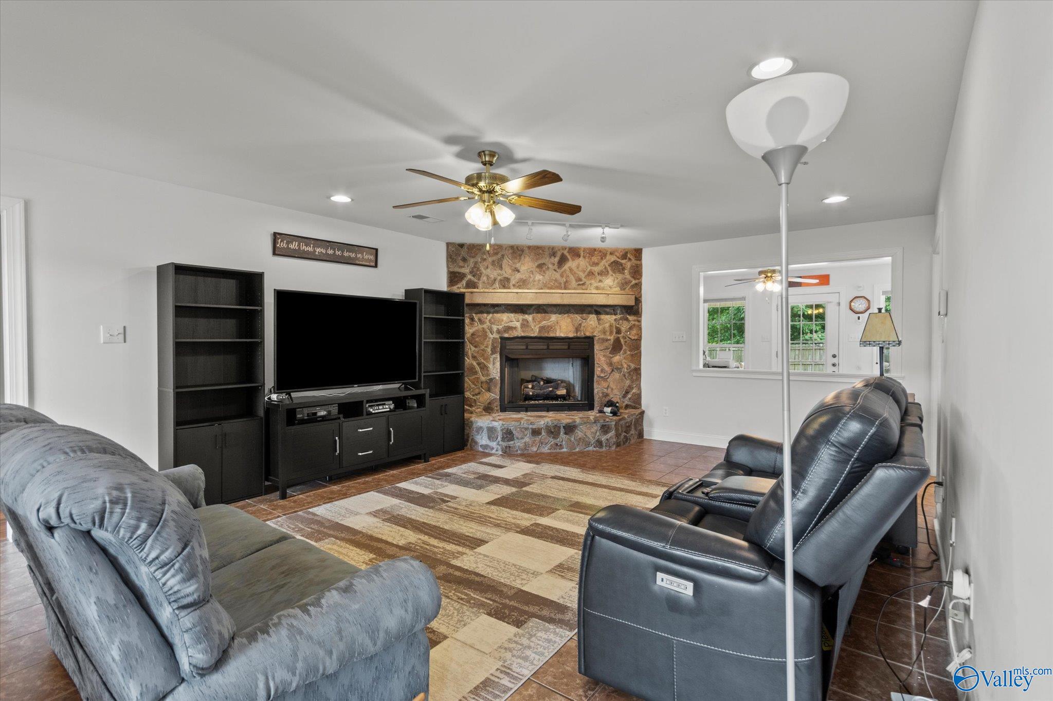 2239 Naples Drive, Decatur, Alabama image 5