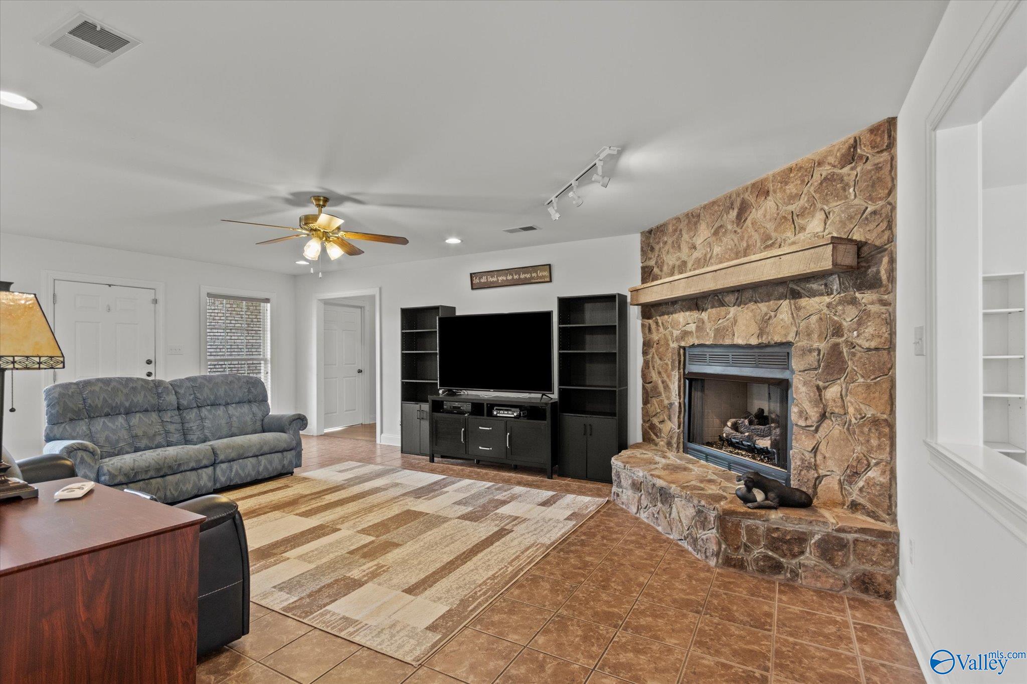 2239 Naples Drive, Decatur, Alabama image 4