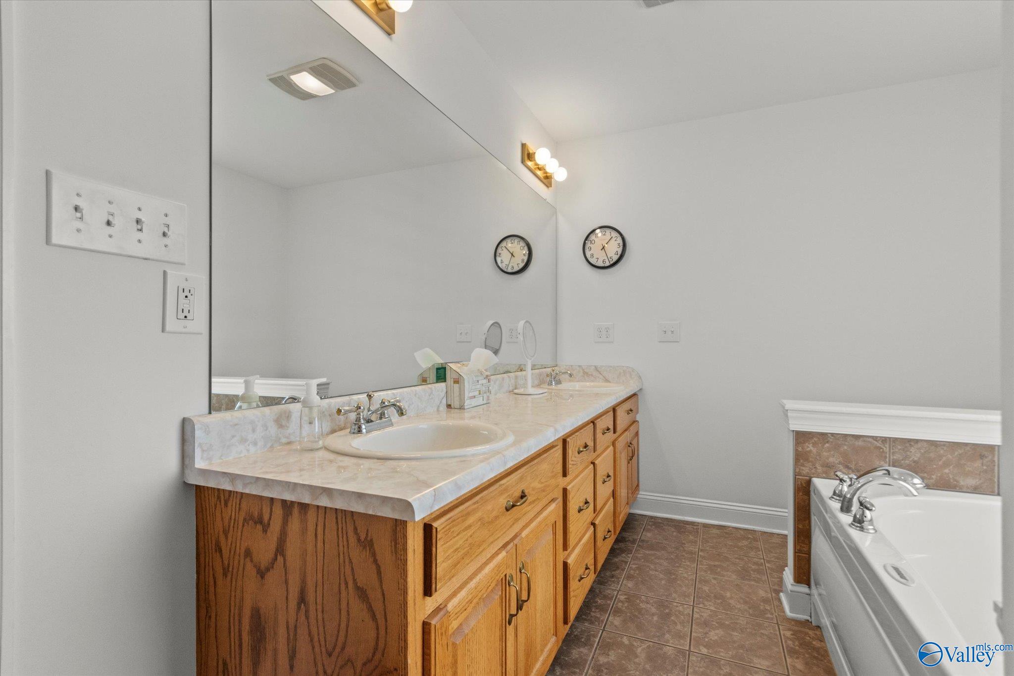 2239 Naples Drive, Decatur, Alabama image 22