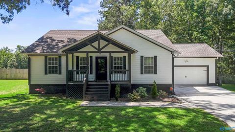 Homes For Sale - 155 Cumberlind Drive<br/> Guntersville, AL 35976