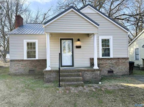 Photo of 605 Ansley Street, Gadsden, AL 35903 (MLS # 21909839)