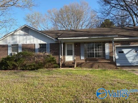 Photo of 806 Kennilworth Road, Decatur, AL 35603 (MLS # 21911745)