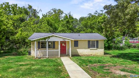 Photo of 74 Derrick Drive, Guntersville, AL 35976 (MLS # 21917119)