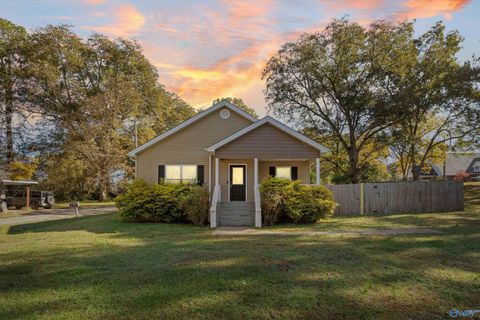 211 S Kyle Street Scottsboro AL 35768