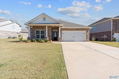 Photo of 131 Heritage Lakes Boulevard, New Market, AL 35761 (MLS # 21902252) Photo of 131 Heritage Lakes Boulevard, New Market, AL 35761 (MLS # 21902252)