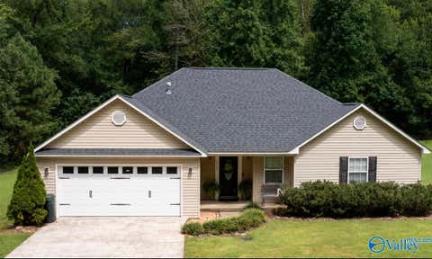 Homes For Sale - 2209 Pond Circle<br/> Guntersville, AL 35976