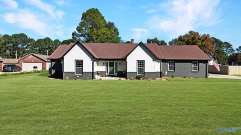 Photo of 4565 SE Arrowhead Drive, Decatur, AL 35603 (MLS # 21902343) Photo of 4565 SE Arrowhead Drive, Decatur, AL 35603 (MLS # 21902343)