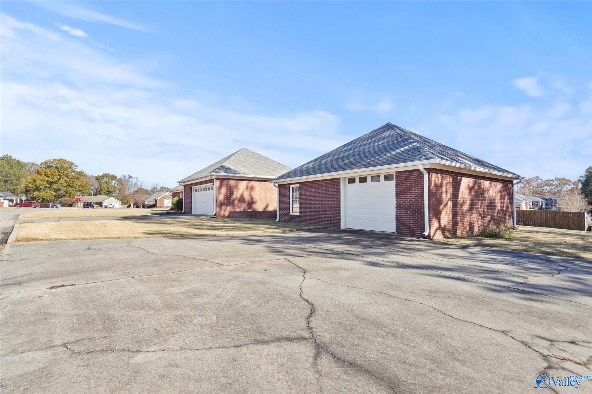 1016 Clint Drive, Hartselle, Alabama image 4