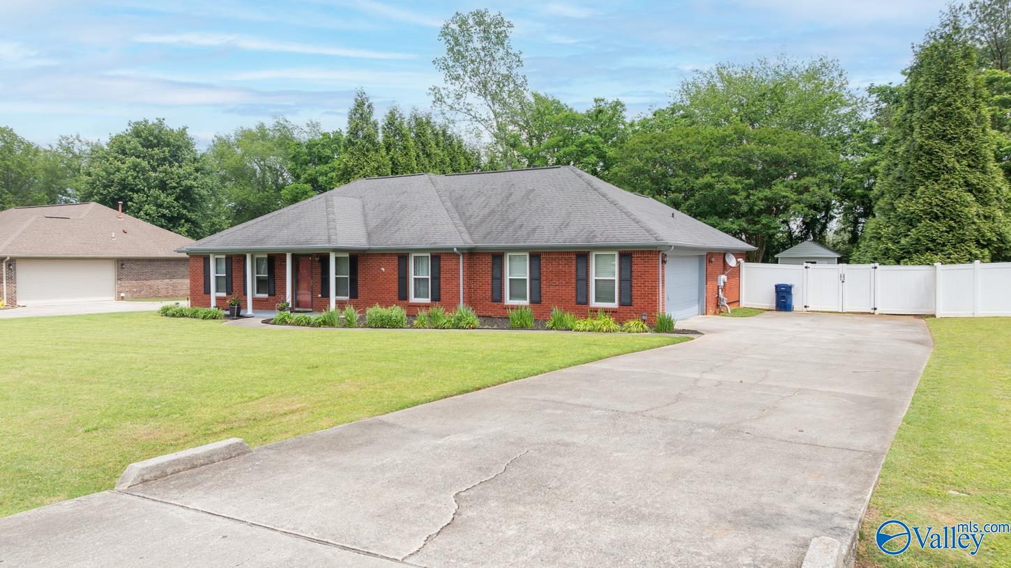 117 Derwent Lane, Huntsville, Alabama image 1