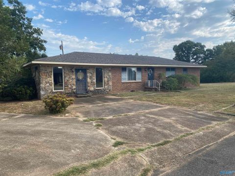 Homes For Sale - 3001 Fort Avenue<br/> Muscle Shoals, AL 35661