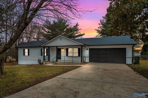 Photo of 186 Dalton Road, Huntsville, AL 35811 (MLS # 21905405)