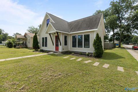 Homes For Sale - 2715 SW 6th Avenue Sw Ave<br/> Huntsville, AL 35805
