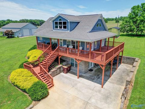 Homes For Sale - 17935 Lakeside Estates Road<br/> Limestone County, Athens, AL 35614