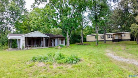 Mobile Home For Sale - 166 Blue Bend Road<br/> Albertville, AL 35951