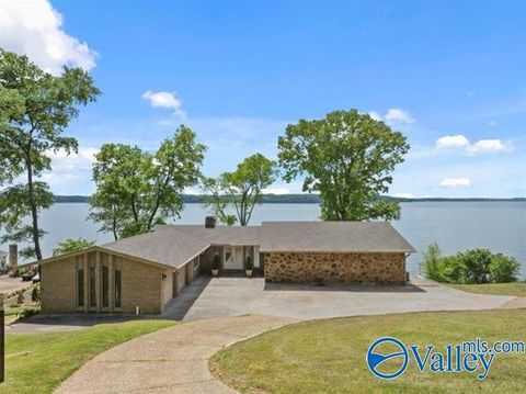 Homes For Sale - 140 Terrapin Close<br/> Lauderdale County, Killen, AL 35645