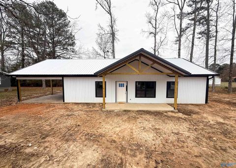 Photo of 812 Colonial Drive, Arab, AL 35016 (MLS # 21906194)