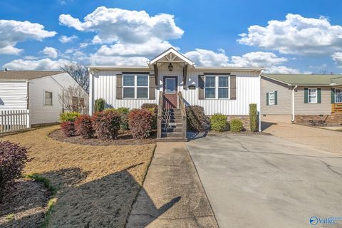 Homes For Sale - 1640A Blount Avenue<br/> Guntersville, AL 35976