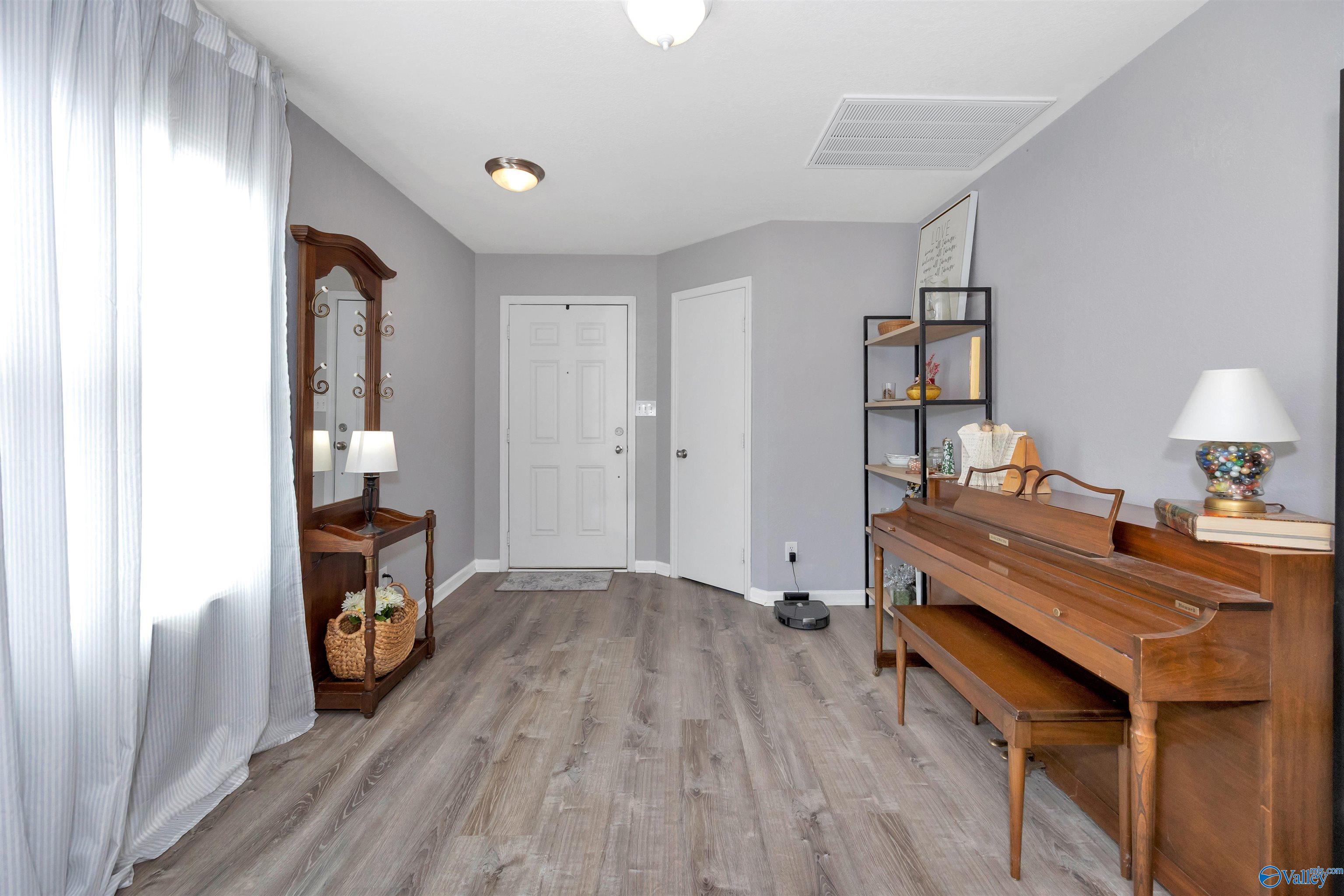 3082 Lakeland Drive