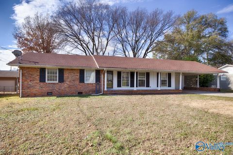 Photo of 3306 Whitesburg Drive, Huntsville, AL 35802 (MLS # 21905531)