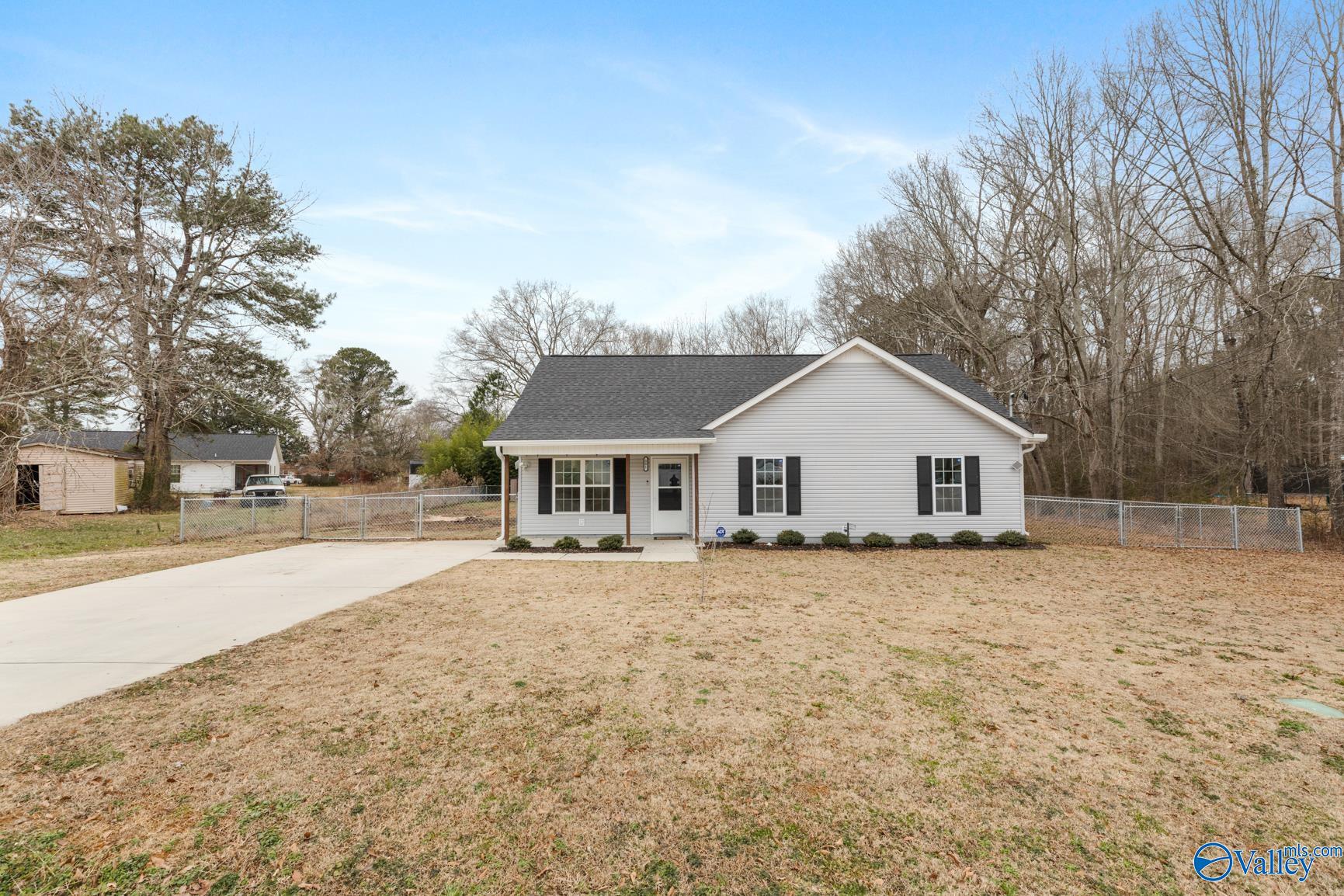 301 Self Avenue, Hanceville, Alabama image 2