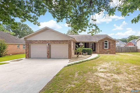 Homes For Sale - 2203 Springdale Drive<br/> Morgan County, Hartselle, AL 35640