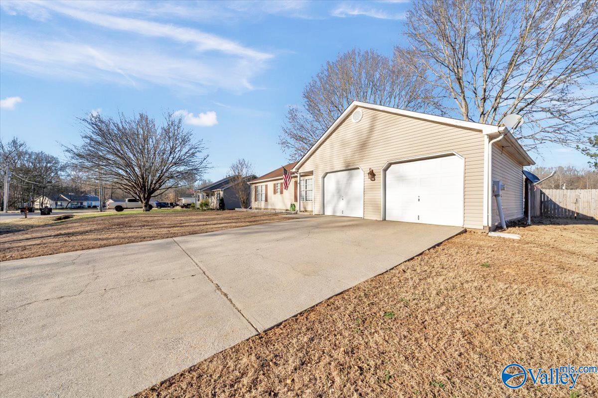 316 Buffalo Creek Drive, Toney, Alabama image 2