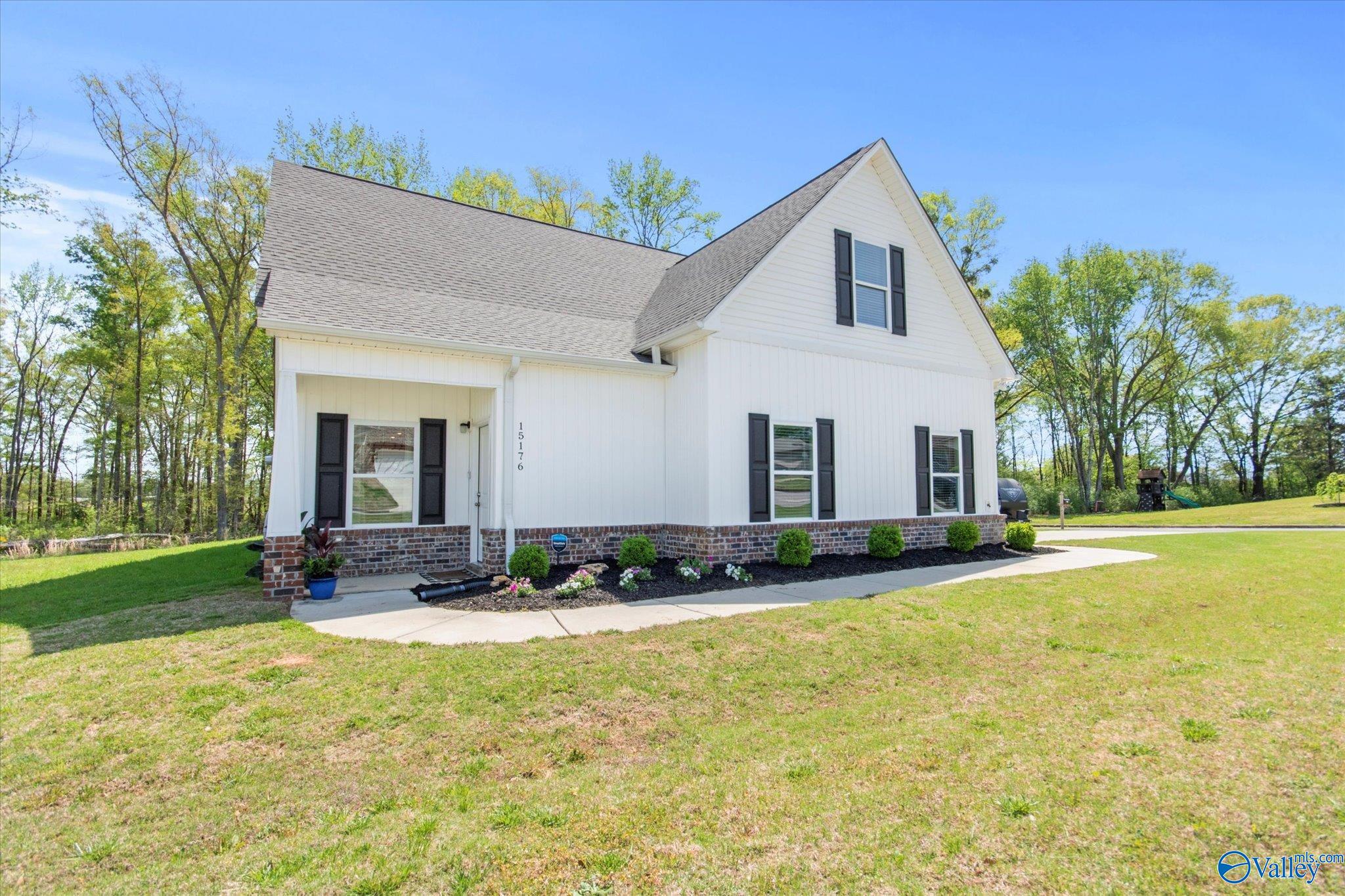 15176 Blendor Crooks Dr, Athens, Alabama image 1