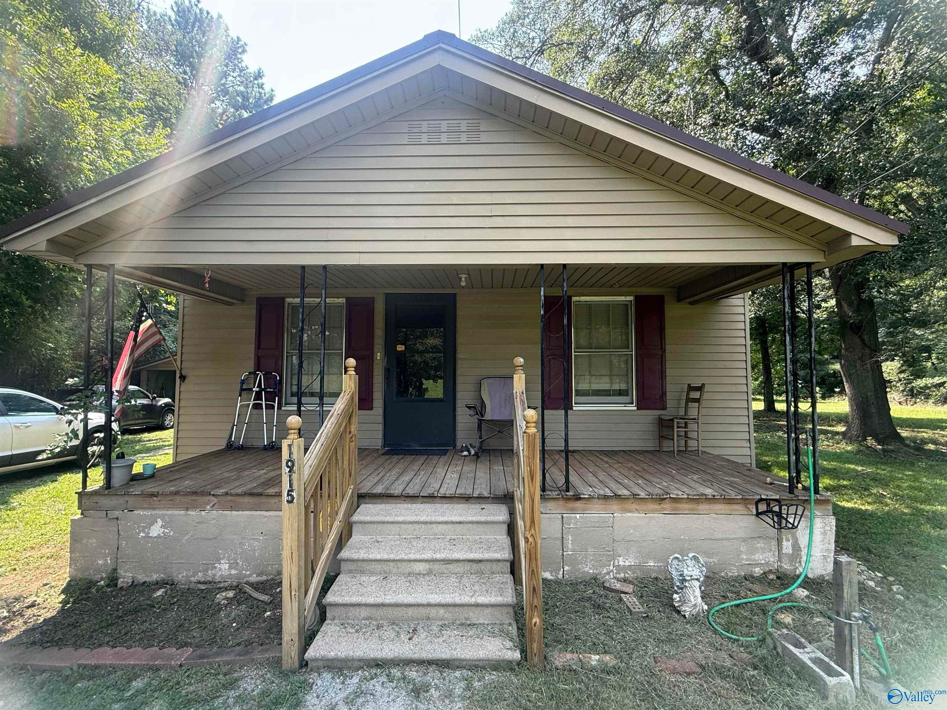 1915 Eastside Drive