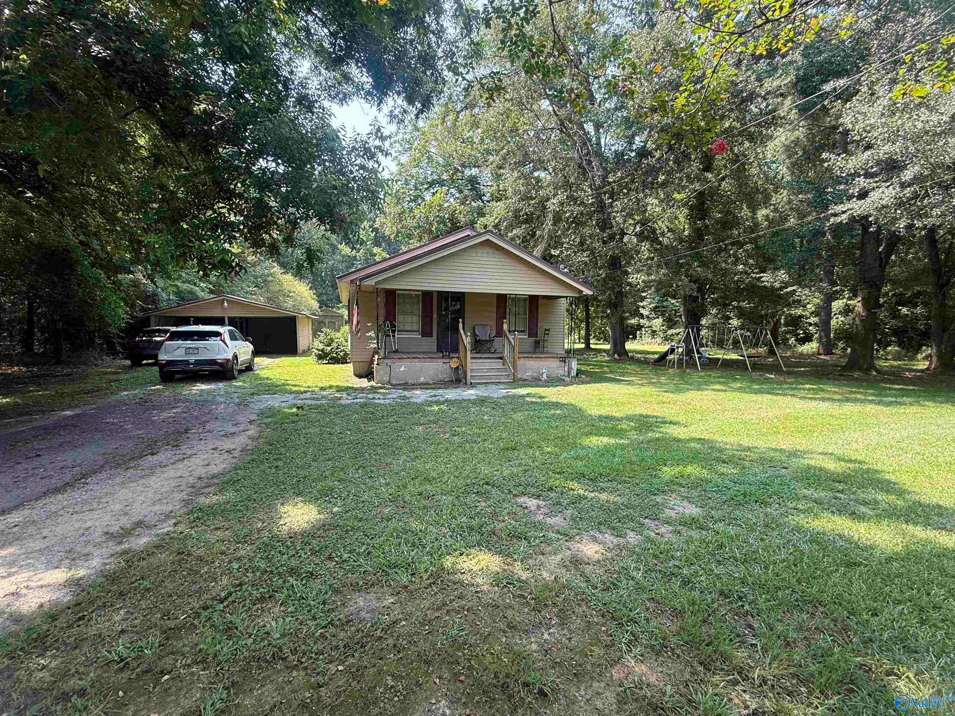 1915 Eastside Drive