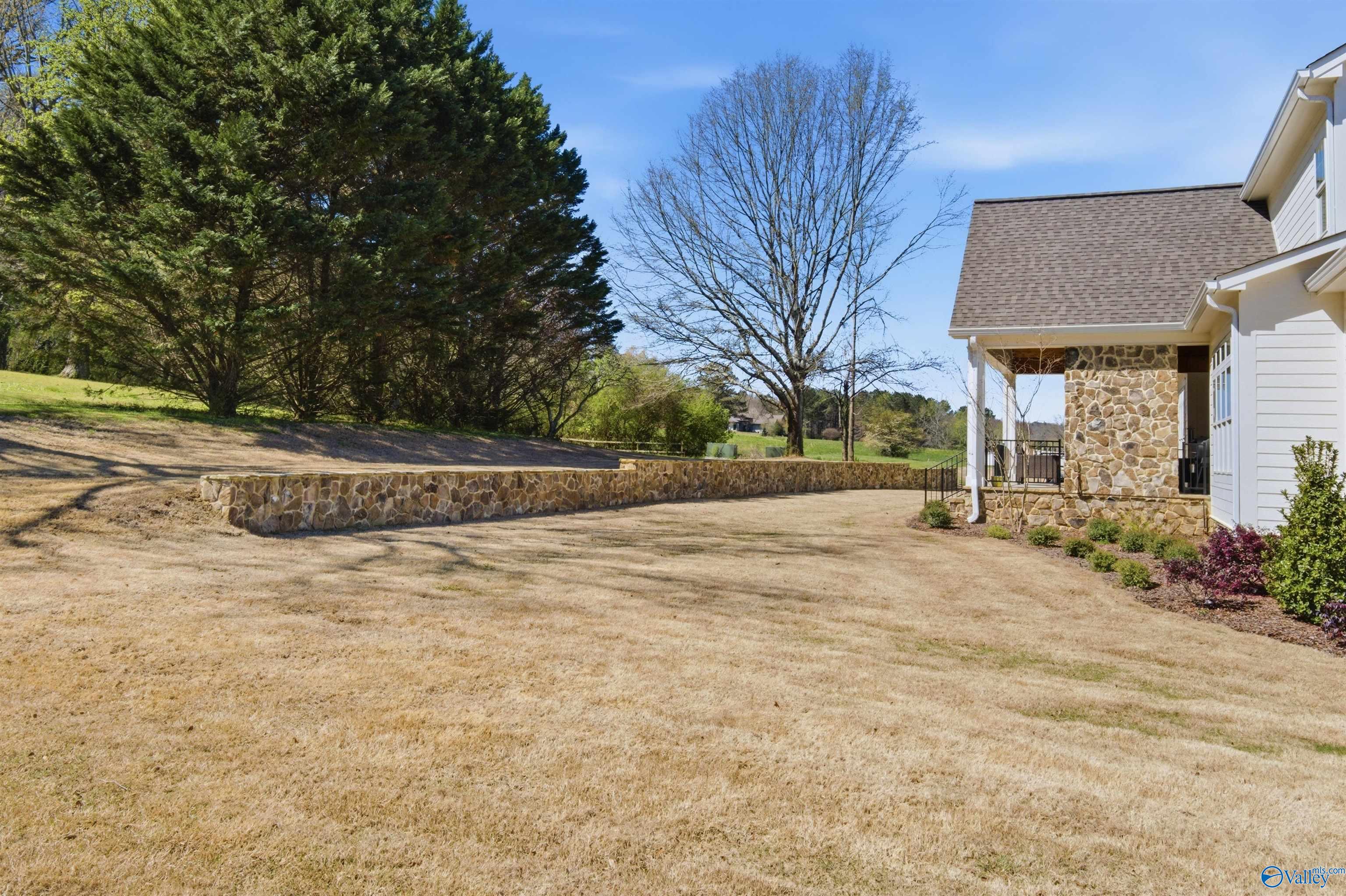 Guntersville, Alabama, 35976, United States, 4 Bedrooms Bedrooms, ,7 BathroomsBathrooms,Residential,Active,2028230