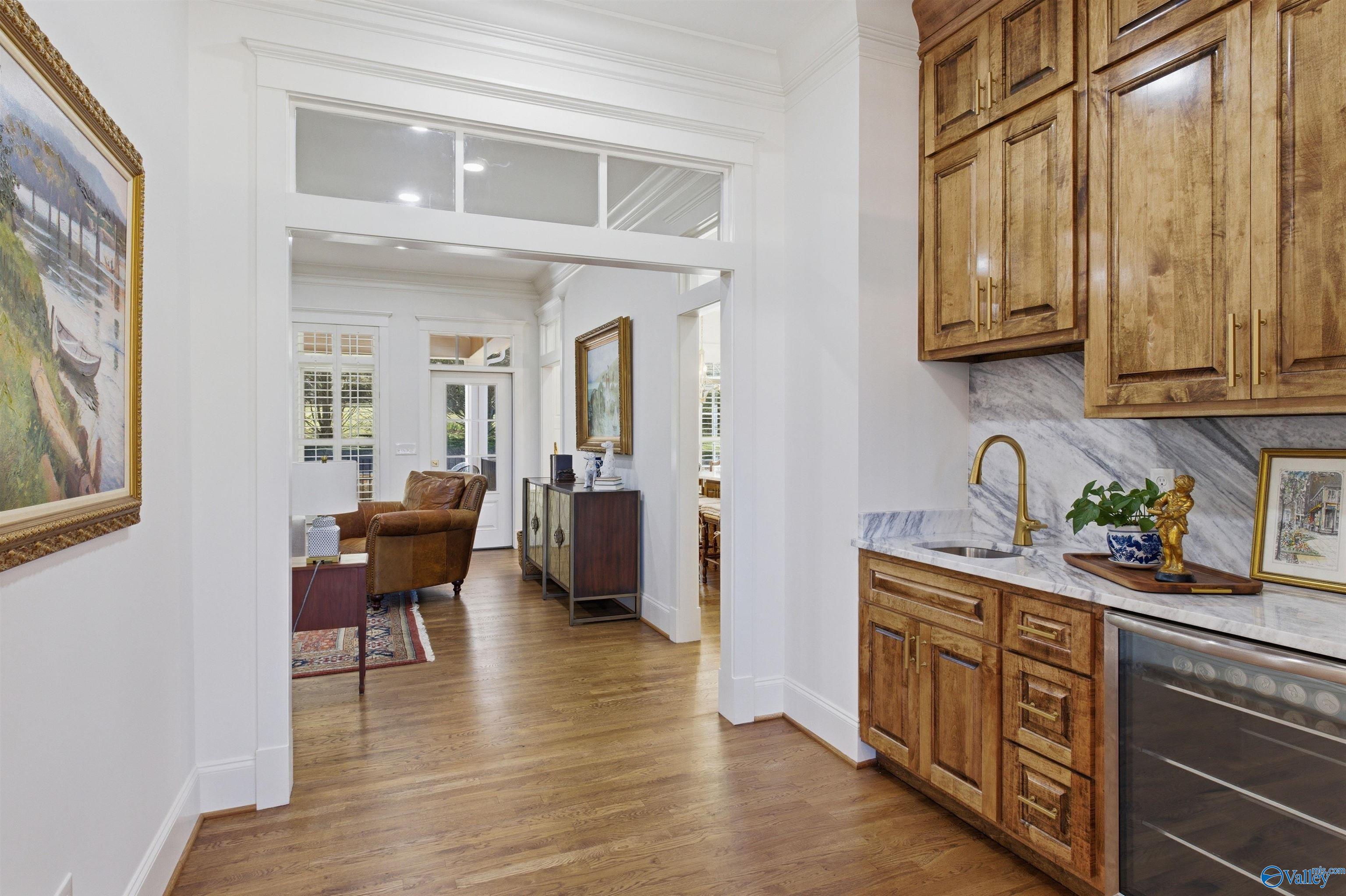 Guntersville, Alabama, 35976, United States, 4 Bedrooms Bedrooms, ,7 BathroomsBathrooms,Residential,Active,2028230