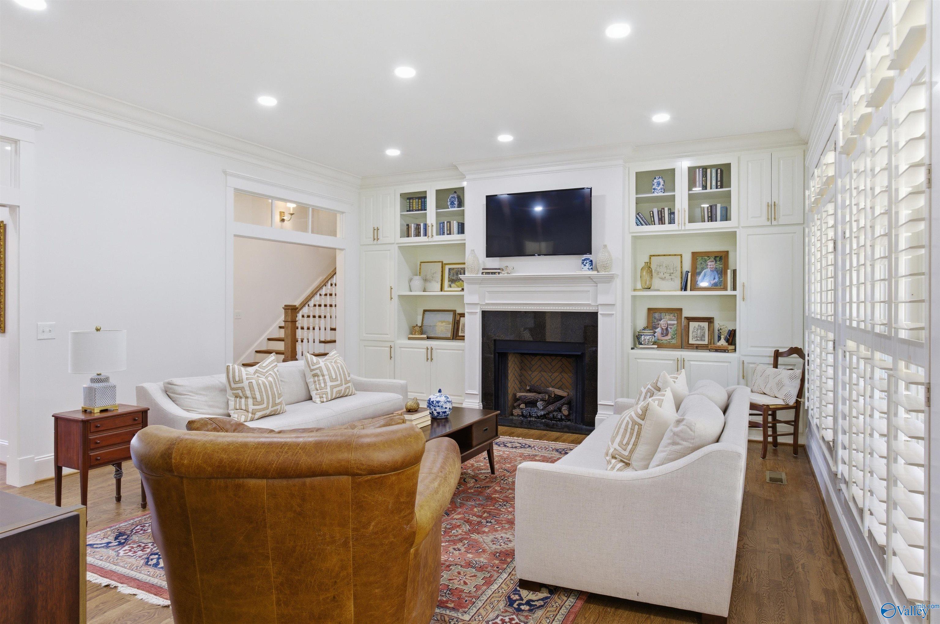 Guntersville, Alabama, 35976, United States, 4 Bedrooms Bedrooms, ,7 BathroomsBathrooms,Residential,Active,2028230